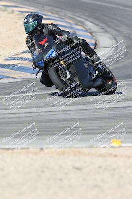 media/Dec-01-2025-Moto Forza (Mon) [[2daa91e15f]]/2-Intermediate Group/Session 2 (Turns 9 and 10)/